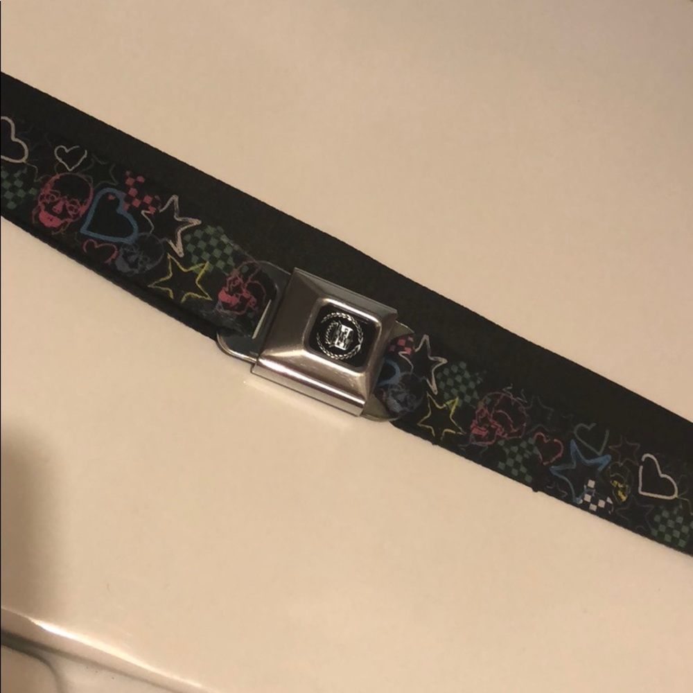 Skull and heart seatbelt buckle belt